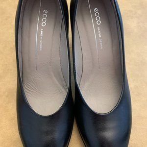 ECCO black dress shoes size 37